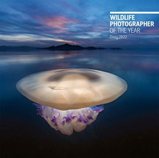 Book cover of: Wildlife Photographer of the Year Desk Diary 2022. By: Natural History Museum