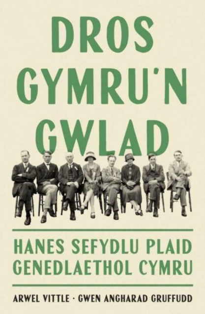 Book cover of: Dros Gymru'n Gwlad: Hanes Sefydlu Plaid Genedlaethol Cymru. By: Arwel Vittle
